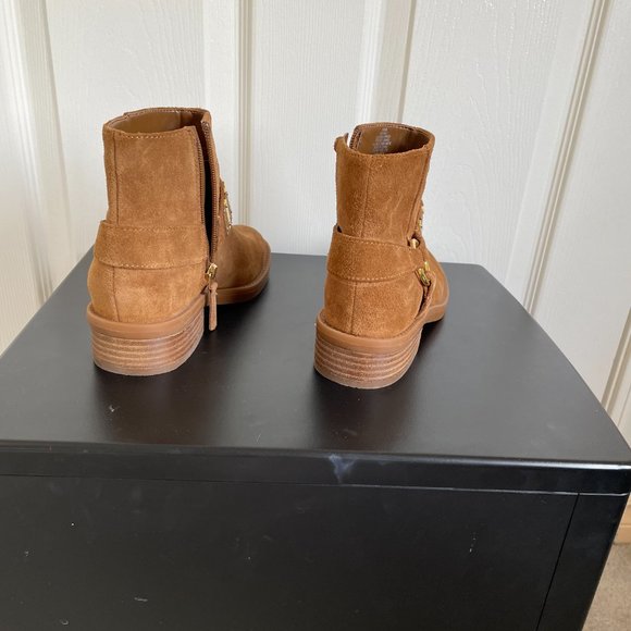 BRAND NEW- BROWN SUEDE ANKLE BOOTS - Picture 5 of 7